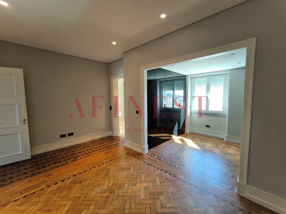 Apartamento T5 para Arrendamento em Avenidas Novas Foto 18