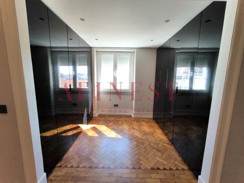 Apartamento T5 para Arrendamento em Avenidas Novas Foto 19