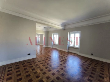 Apartamento T5 para Arrendamento em Avenidas Novas