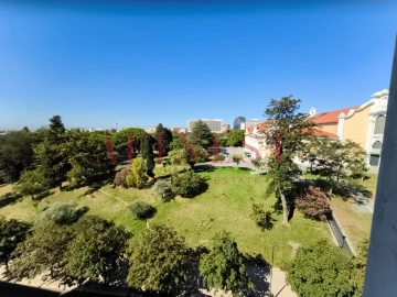 Apartamento T5 para Arrendamento em Avenidas Novas