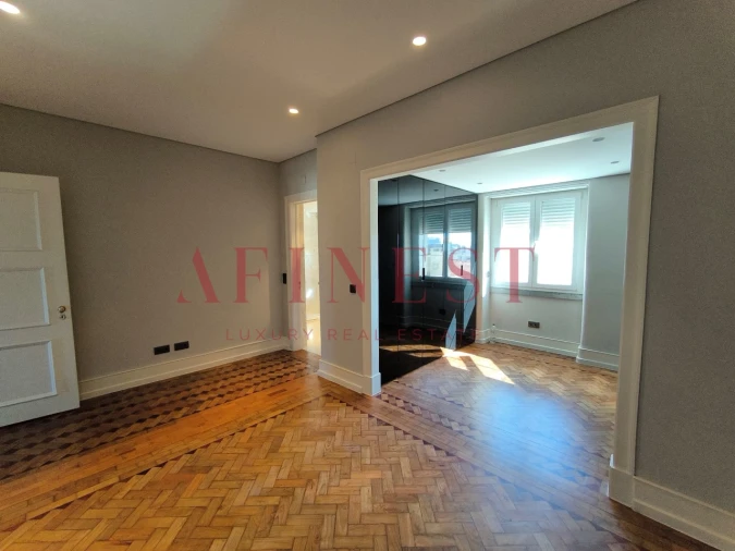 Apartamento T5 para Arrendamento em Avenidas Novas Foto 18