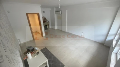 Apartamento T1 para Venda em Vialonga