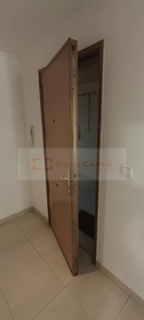 Apartamento T1 para Venda em Vialonga