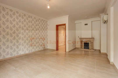 Apartamento T1 para Venda em Vialonga