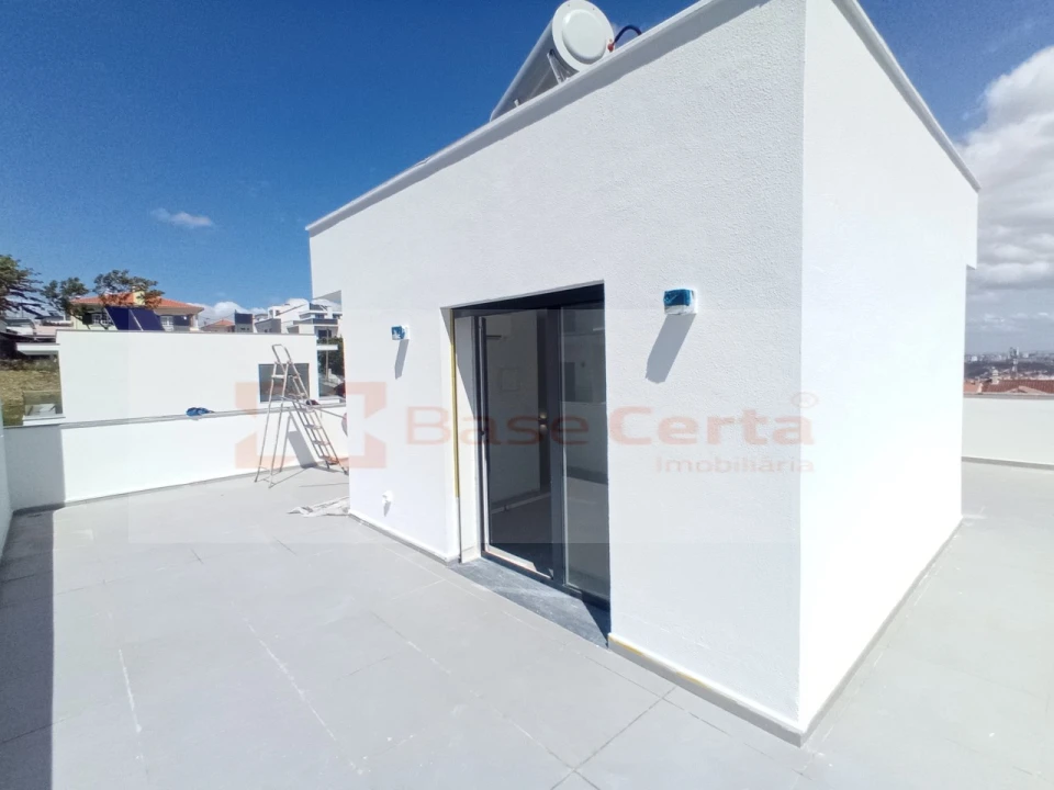 Moradia T4 para Venda em Pontinha e Famões Foto 8