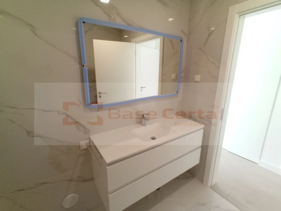 Moradia T4 para Venda em Pontinha e Famões Foto 17