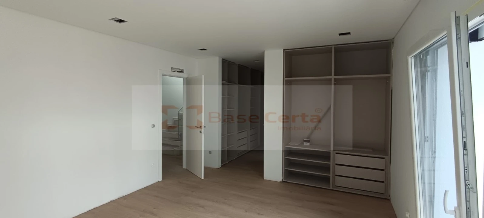 Moradia T4 para Venda em Pontinha e Famões Foto 6