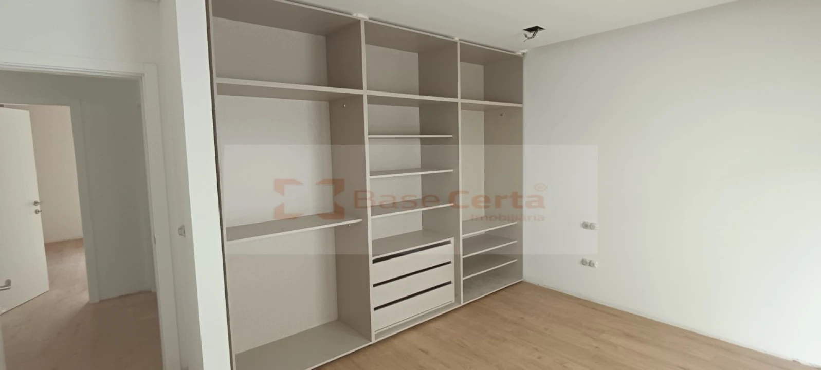 Moradia T4 para Venda em Pontinha e Famões Foto 9