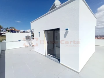 Moradia T4 para Venda em Pontinha e Famões