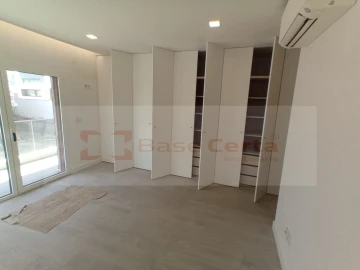 Moradia T4 para Venda em Pontinha e Famões