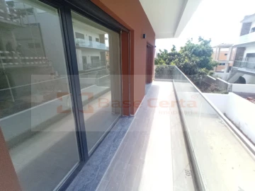 Moradia T4 para Venda em Pontinha e Famões