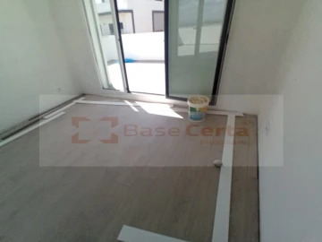 Moradia T4 para Venda em Pontinha e Famões