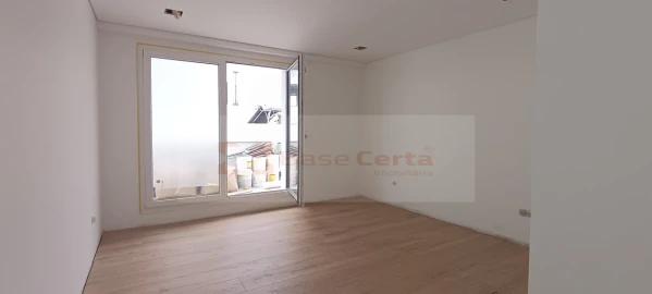 Moradia T4 para Venda em Pontinha e Famões
