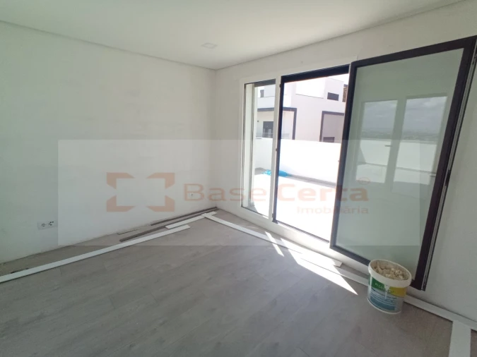 Moradia T4 para Venda em Pontinha e Famões Foto 3