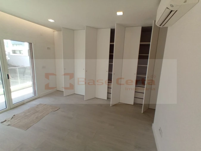 Moradia T4 para Venda em Pontinha e Famões Foto 19