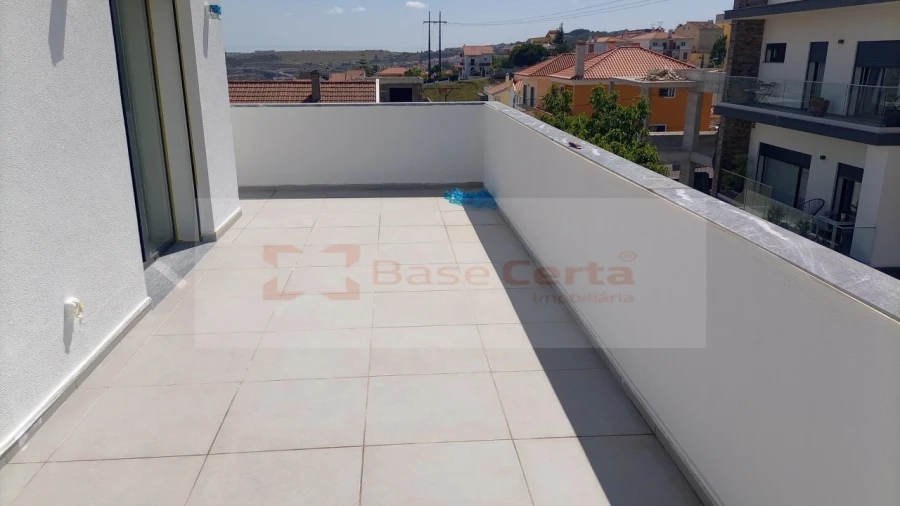 Moradia T4 para Venda em Pontinha e Famões Foto 25