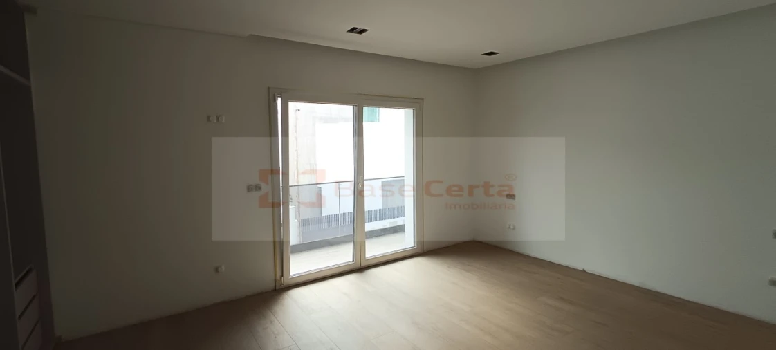 Moradia T4 para Venda em Pontinha e Famões Foto 45