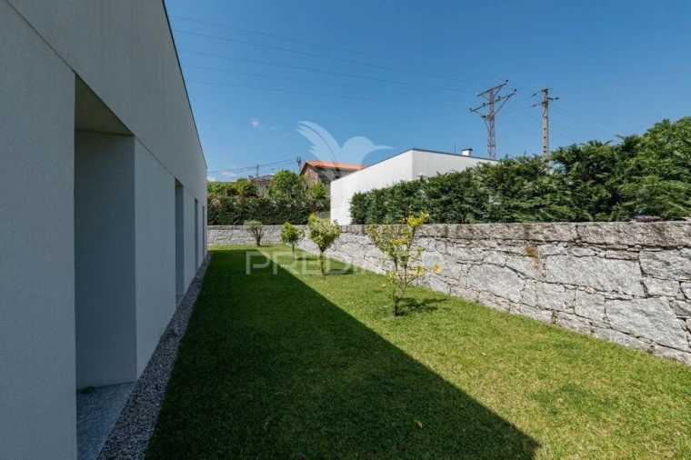 Moradia T4 para Venda em Este (São Pedro e São Mamede) Foto 3