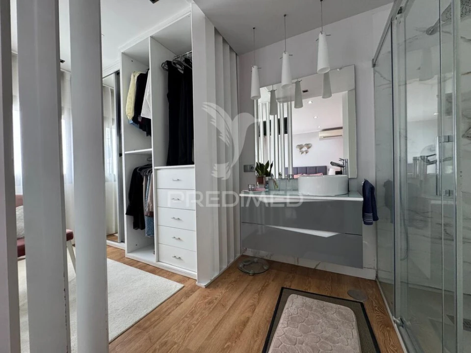 Moradia T4 para Venda em Fermentões Foto 10