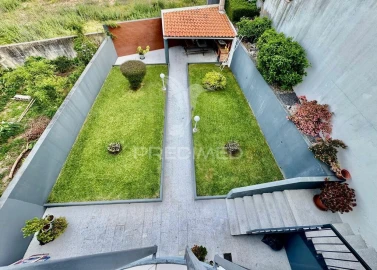 Moradia T4 para Venda em Fermentões