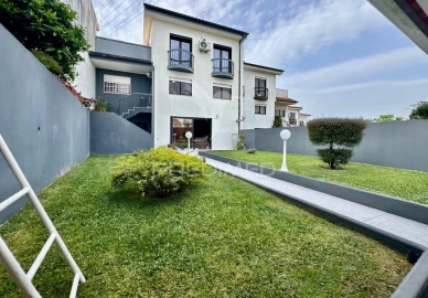 Moradia T4 para Venda em Fermentões