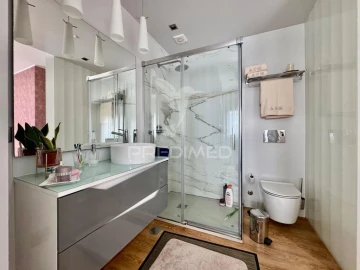 Moradia T4 para Venda em Fermentões