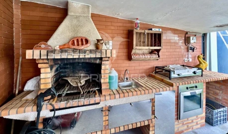 Moradia T4 para Venda em Fermentões