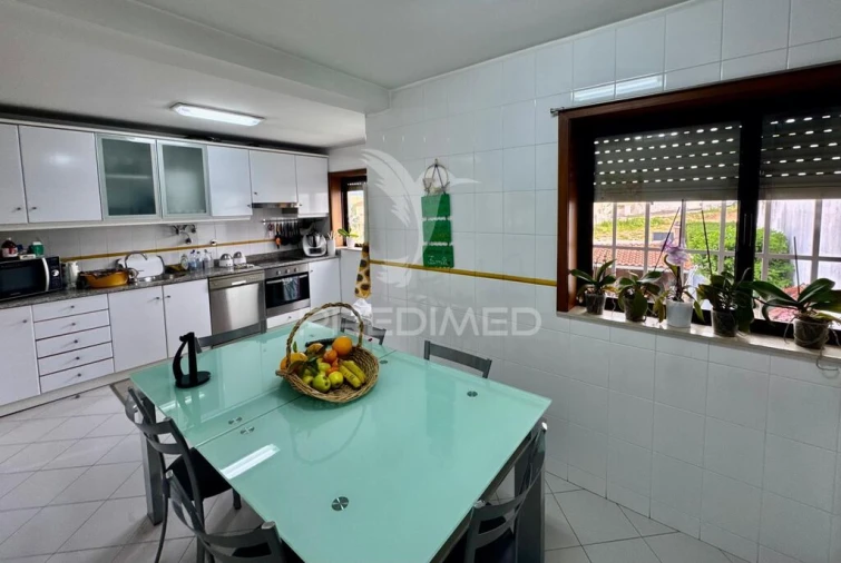 Moradia T4 para Venda em Fermentões Foto 16