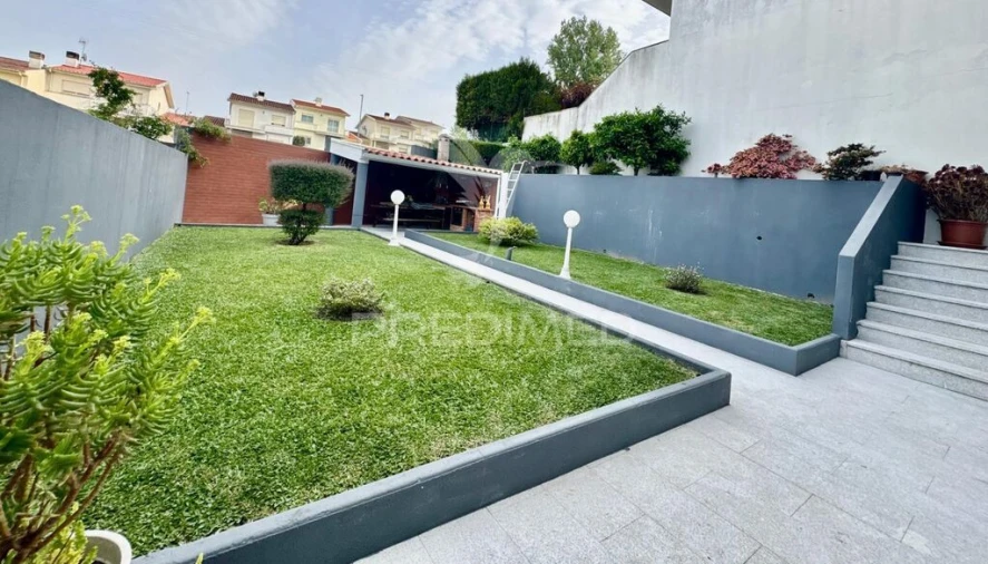 Moradia T4 para Venda em Fermentões Foto 17