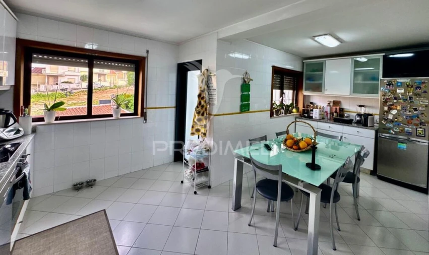 Moradia T4 para Venda em Fermentões Foto 15