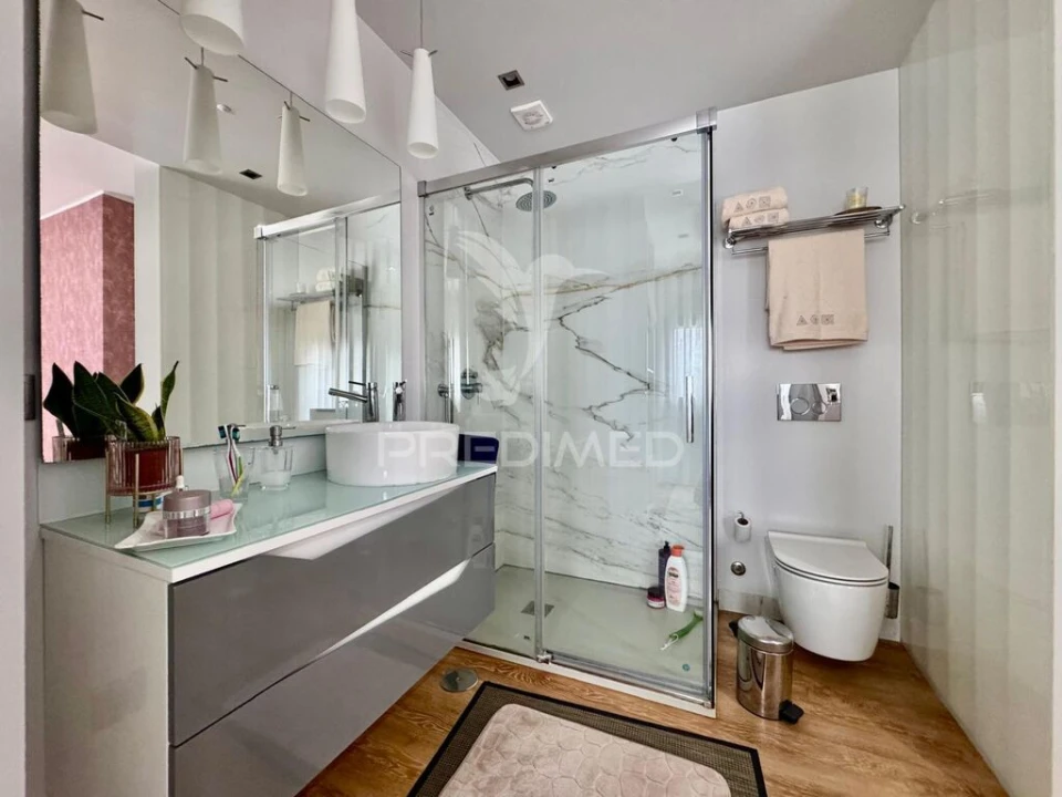 Moradia T4 para Venda em Fermentões Foto 11