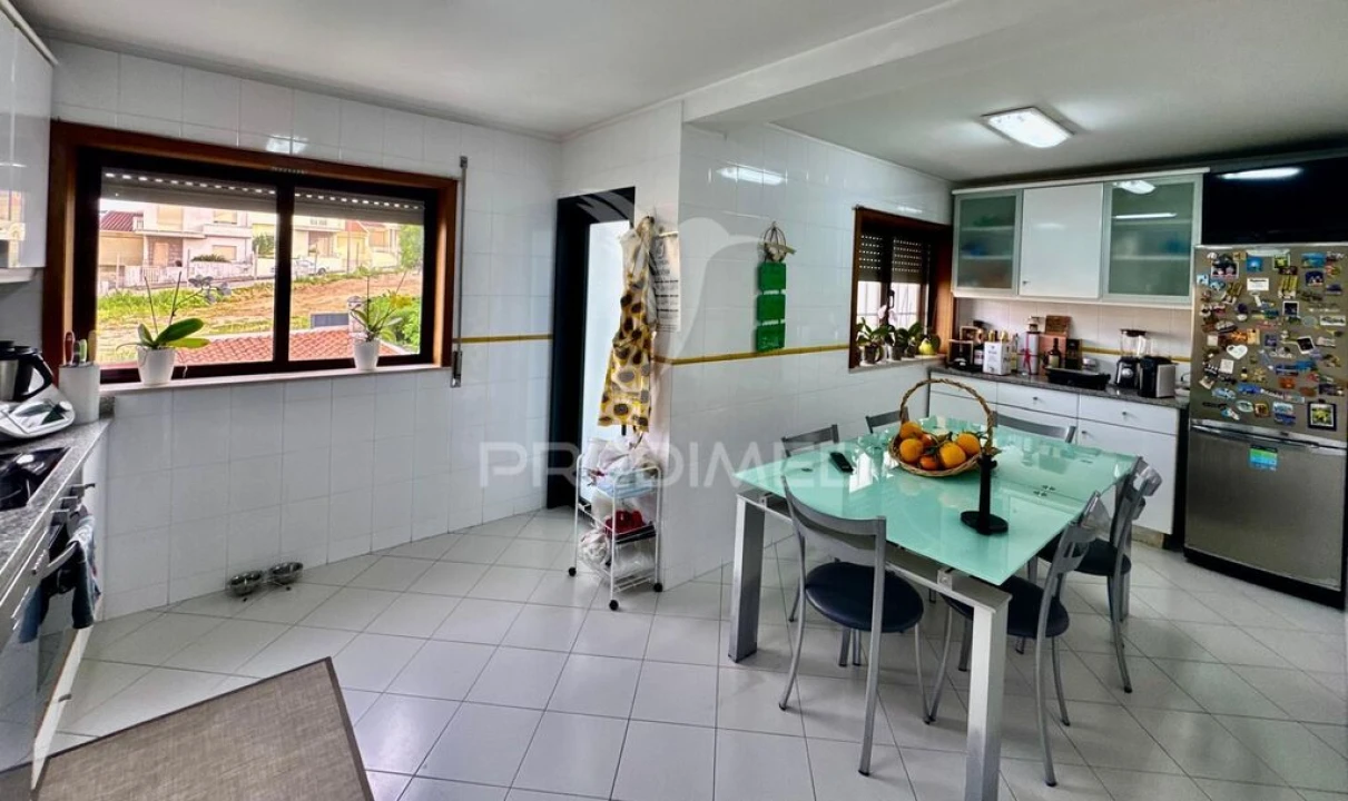 Moradia T4 para Venda em Fermentões Foto 15