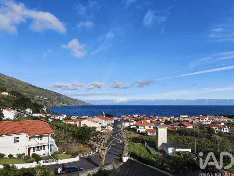 Moradia T3 para Venda em Ribeiras Foto 1