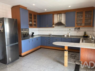 Moradia T4 para Venda em Santa Maria Maior