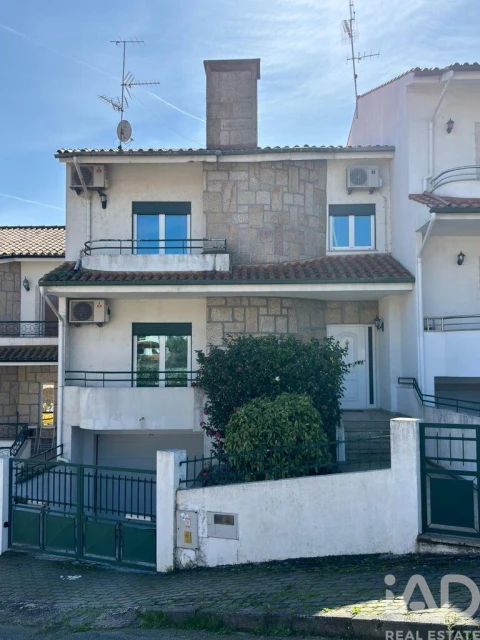 Moradia T4 para Venda em Santa Maria Maior