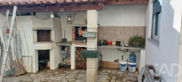 Moradia T4 para Venda em Santa Maria Maior