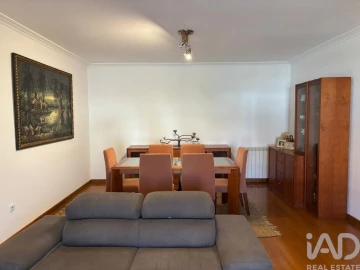 Moradia T4 para Venda em Santa Maria Maior