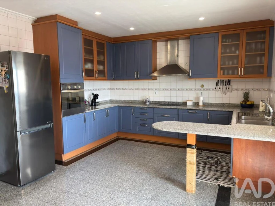 Moradia T4 para Venda em Santa Maria Maior Foto 6