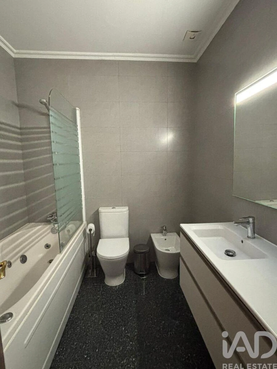 Moradia T4 para Venda em Santa Maria Maior Foto 14