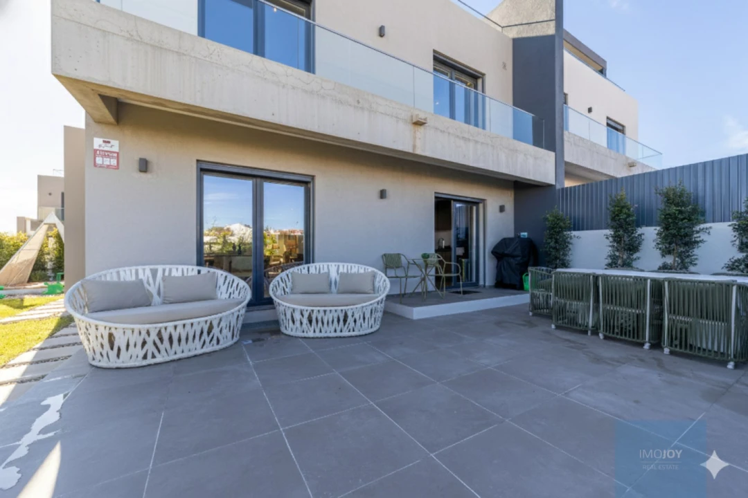 Moradia T4 para Venda em Rio de Mouro Foto 2