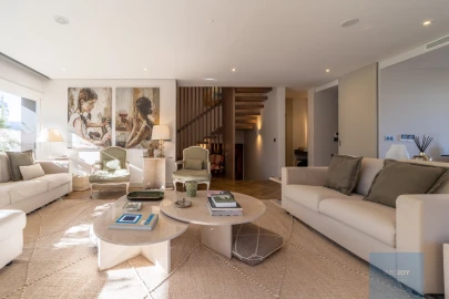 Moradia T4 para Venda em Rio de Mouro