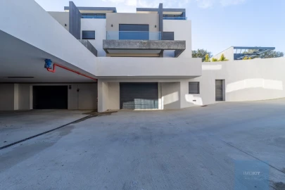 Moradia T4 para Venda em Rio de Mouro