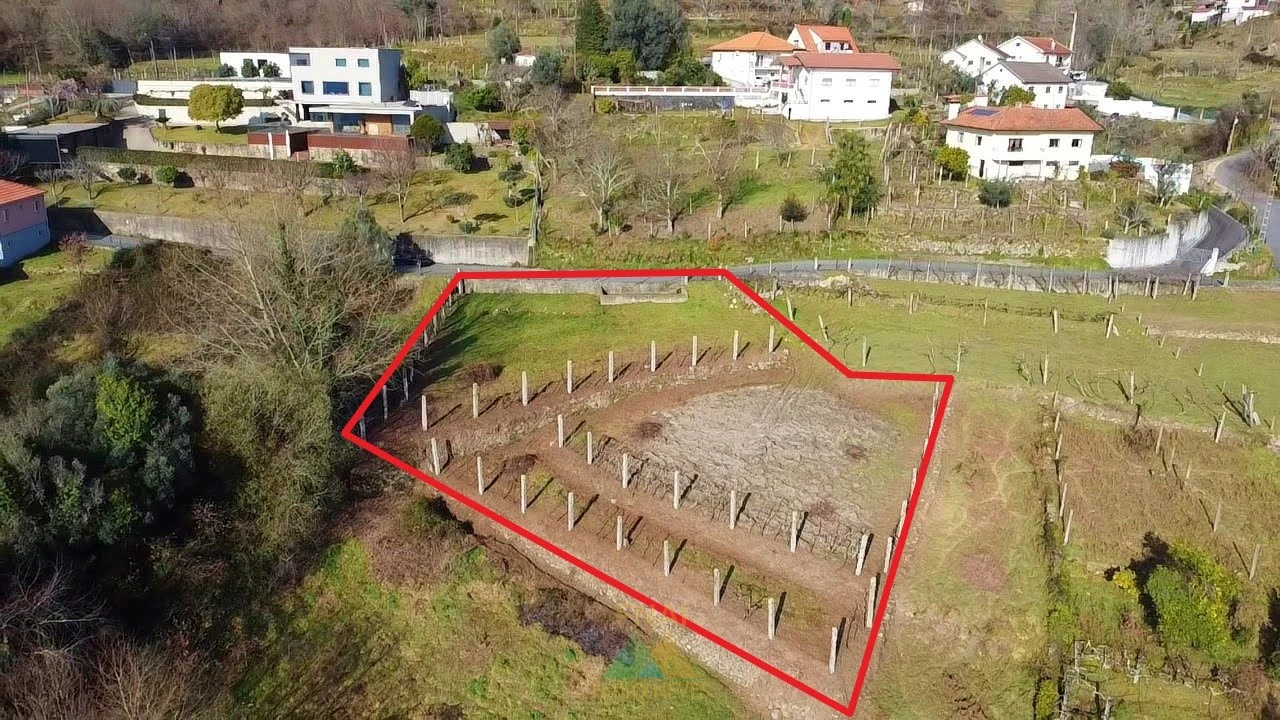 Terreno para Venda em Alvora e Loureda Foto 1