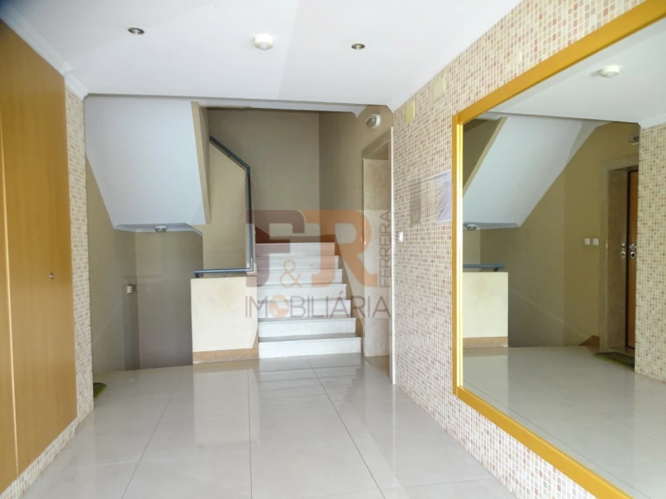 Apartamento T3 para Venda em Fernao Ferro Foto 2