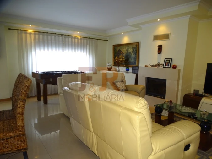 Apartamento T3 para Venda em Fernao Ferro Foto 4