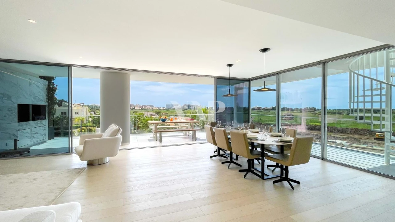 Apartamento T4 para Venda em Quarteira Foto 6