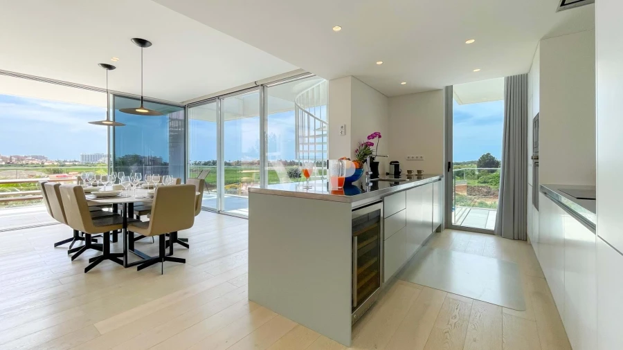 Apartamento T4 para Venda em Quarteira Foto 3