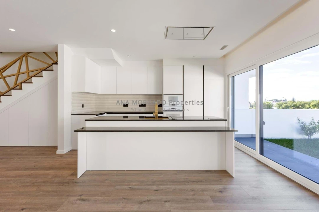 Moradia T4 para Venda em Rio de Mouro Foto 2