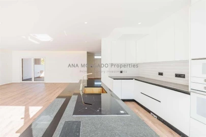 Moradia T4 para Venda em Rio de Mouro
