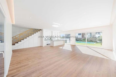 Moradia T4 para Venda em Rio de Mouro